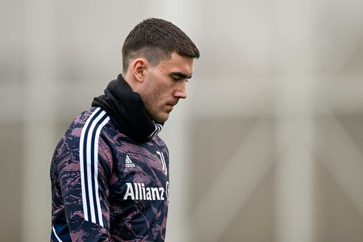 TURIN, ITALY - FEBRUARY 22: Dusan Vlahovic of Juventus during a training session ahead of their UEFA Europa League knockout round play-off leg two match against FC Nantes at Beaujoire Stadium on February 22, 2023 in Turin, Italy. (Photo by Daniele Badolato - Juventus FC/Juventus FC via Getty Images ) Commisso, relatore per un giorno: le tesi del presidente della Fiorentina- immagine 2