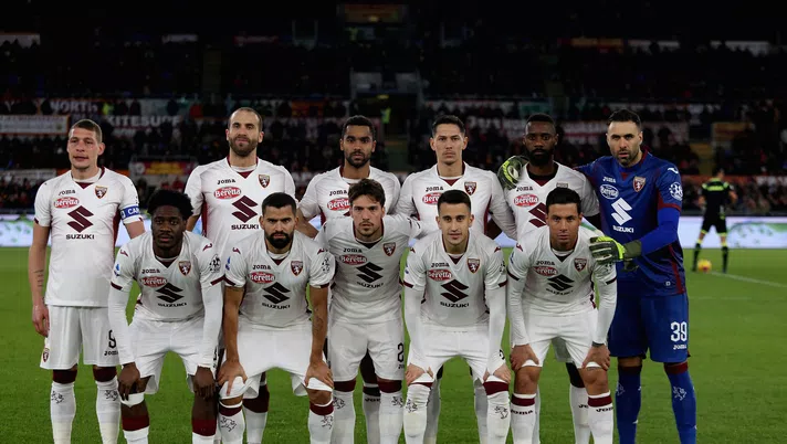 ROME, ITALY - JANUARY 05:  Torino FC team poses during the Serie A match between AS Roma and Torino FC at Stadio Olimpico on January 5, 2020 in Rome, Italy.  (Photo by Paolo Bruno/Getty Images)