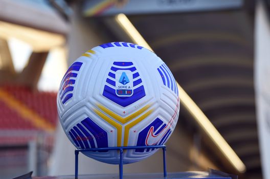 BENEVENTO, ITALY - MARCH 13: The Nike Serie A flight match ball is seen prior to the Serie A match between Benevento Calcio and ACF Fiorentina at Stadio Ciro Vigorito on March 13, 2021 in Benevento, Italy. Sporting stadiums around Italy remain under strict restrictions due to the Coronavirus Pandemic as Government social distancing laws prohibit fans inside venues resulting in games being played behind closed doors. (Photo by Francesco Pecoraro/Getty Images) BENEVENTO, ITALY - MARCH 13: The Nike Serie A flight match ball is seen prior to the Serie A match between Benevento Calcio and ACF Fiorentina at Stadio Ciro Vigorito on March 13, 2021 in Benevento, Italy. Sporting stadiums around Italy remain under strict restrictions due to the Coronavirus Pandemic as Government social distancing laws prohibit fans inside venues resulting in games being played behind closed doors. (Photo by Francesco Pecoraro/Getty Images)