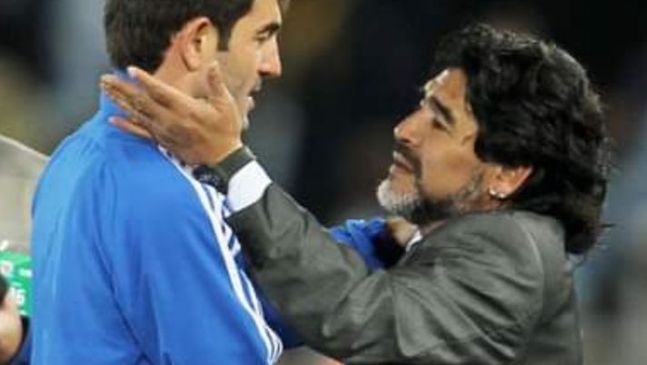 Karagounis-Maradona, incontro ravvicinato in Sudafrica nel 2010... Karagounis-Maradona, incontro ravvicinato in Sudafrica nel 2010...