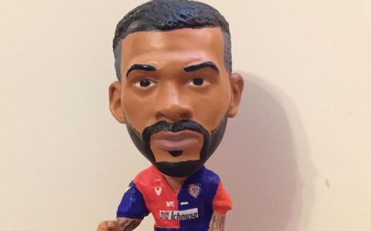 Joao Pedro e i suoi gol nel Cagliari: ecco la statuetta in miniatura Joao Pedro e i suoi gol nel Cagliari: ecco la statuetta in miniatura