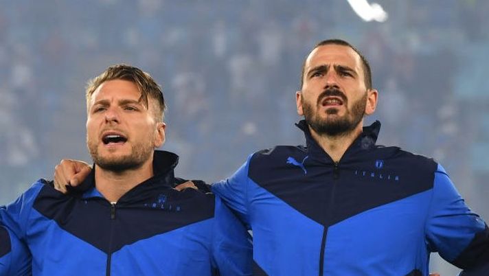 ROME, ITALY - JUNE 11: (L - R) Alessandro Florenzi, Ciro Immobile and Leonardo Bonucci of Italy line up to sing the national anthem prior to the UEFA Euro 2020 Championship Group A match between Turkey and Italy at the Stadio Olimpico on June 11, 2021 in Rome, Italy. (Photo by Claudio Villa/Getty Images) POST VIP – Jessica si commuove per Immobile, Oppini e la Juve “rigorosa” - immagine 1