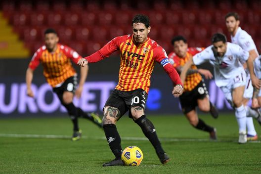 BENEVENTO, ITALY - JANUARY 22: Nicolas Viola of Benevento scores the first goal during the Serie A match between Benevento Calcio and Torino FC at Stadio Ciro Vigorito on January 22, 2021 in Benevento, Italy. (Photo by Francesco Pecoraro/Getty Images) BENEVENTO, ITALY - JANUARY 22: Nicolas Viola of Benevento scores the first goal during the Serie A match between Benevento Calcio and Torino FC at Stadio Ciro Vigorito on January 22, 2021 in Benevento, Italy. (Photo by Francesco Pecoraro/Getty Images)