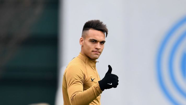 COMO, ITALY - FEBRUARY 25:  Lautaro Martínez of FC Internazionale looks on during FC Internazionale training session at Appiano Gentile on February 25, 2020 in Como, Italy.  (Photo by Claudio Villa - Inter/Inter via Getty Images) 