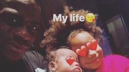 Festa del papà, Balotelli ai politici: “Cambiate le leggi per i genitori separati, di ingiustizie…”