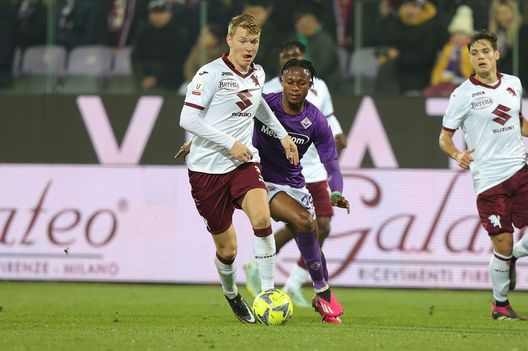 FLORENCE, ITALY - FEBRUARY 01: Perr Schuurs of Torino FC in action during the Coppa Italia Quarter Final matcy between Fiorentina and Torino at Stadio Artemio Franchi on February 1, 2023 in Florence, Italy. (Photo by Gabriele Maltinti/Getty Images)
