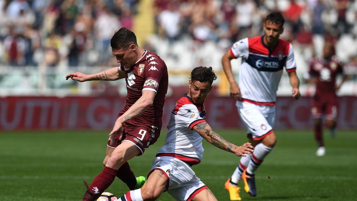 TURIN, ITALY - APRIL 15:  Andrea Belotti (L) of FC Torino is tackled by Federico Ceccherini of FC Crotone during the Serie A match between FC Torino and FC Crotone at Stadio Olimpico di Torino on April 15, 2017 in Turin, Italy.  (Photo by Valerio Pennicino/Getty Images) 