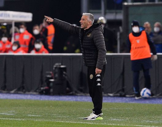 ROME, ITALY - MARCH 14: Alberto Bertolini head coach of Venezia FC gestures during the Serie A match between SS Lazio and Venezia FC at Stadio Olimpico on March 14, 2022 in Rome, Italy. (Photo by Silvia Lore/Getty Images) Empoli, Bertolini (vice di Zanetti) “Risultato ampiamente positivo per noi”- immagine 2