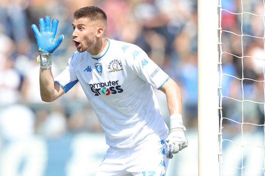 EMPOLI, ITALY - MAY 14: Guglielmo Vicario goalkeeper of Empoli FC gestures during the Serie A match between Empoli FC and US Salernitana at Stadio Carlo Castellani on May 14, 2022 in Empoli, Italy. (Photo by Gabriele Maltinti/Getty Images) Per la porta: Gollini scalpita. Cragno e Vicario rimangono sullo sfondo- immagine 2