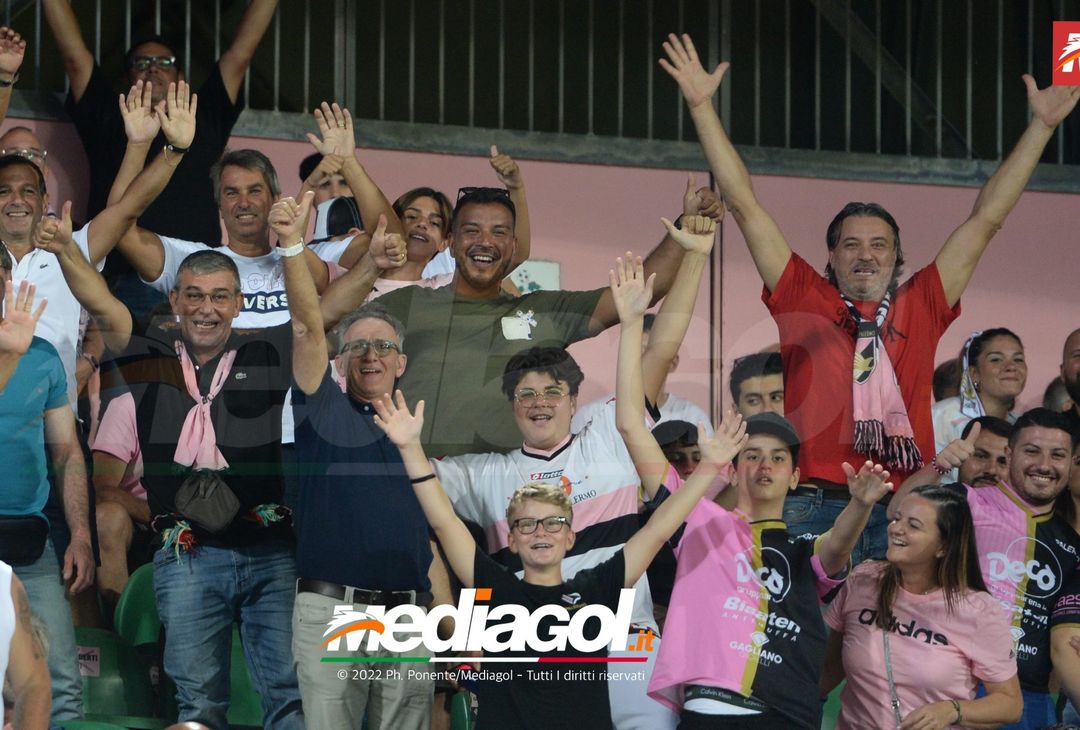FOTOTIFO, Palermo-Ascoli 2-3: i tifosi allo stadio “Renzo Barbera” (Gallery) - immagine 19