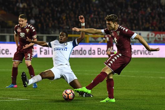  TURIN, ITALY - MARCH 18: Lucas Boye (R) of FC Torino in action against Geoffrey Kondogbia of FC Internazionale during the Serie A match between FC Torino and FC Internazionale at Stadio Olimpico di Torino on March 18, 2017 in Turin, Italy. (Photo by Valerio Pennicino/Getty Images) 