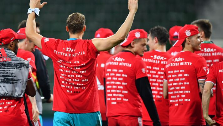 BREMEN, GERMANY - JUNE 16: Manuel Neuer of Bayern Munich celebrates securing the Bundesliga title following their victory in  the Bundesliga match between SV Werder Bremen and FC Bayern Muenchen at Wohninvest Weserstadion on June 16, 2020 in Bremen, Germany. (Photo by Stuart Franklin/Getty Images) 