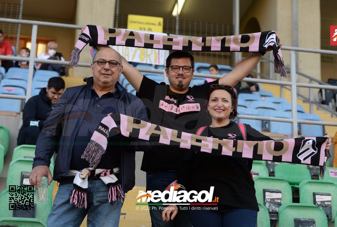 Fototifo, i tifosi allo stadio per Palermo-Virtus Entella 2-2 (gallery) - immagine 4