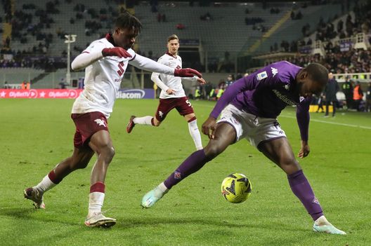 FLORENCE, ITALY - JANUARY 21: Michel Adopo of Torino FC battles for the ball with Jonathan Ikoné Nanitamo of ACF Fiorentina during the Serie A match between ACF Fiorentina and Torino FC at Stadio Artemio Franchi on January 21, 2023 in Florence, Italy. (Photo by Gabriele Maltinti/Getty Images)