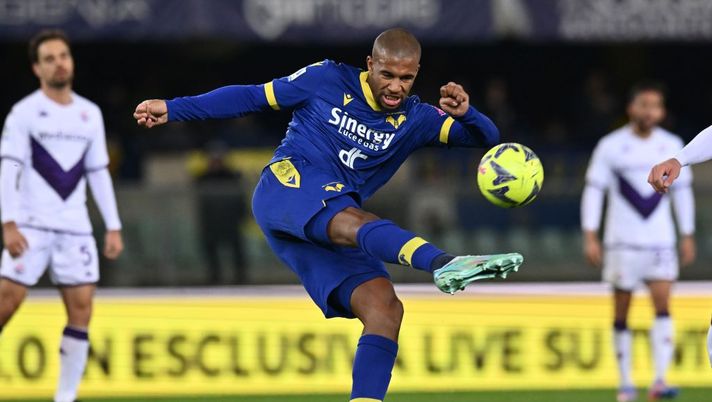 VERONA, ITALY - FEBRUARY 27: Isak Hien of Hellas Verona in action during the Serie A match between Hellas Verona and ACF Fiorentina at Stadio Marcantonio Bentegodi on February 27, 2023 in Verona, . (Photo by Alessandro Sabattini/Getty Images) Verona, da Ngonge e Verdi a Hien e Coppola: quando rientrano gli infortunati - immagine 1