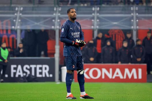 Serie A, al 16esimo di Milan-Bologna gara ferma contro i cori razzisti a Maignan- immagine 2