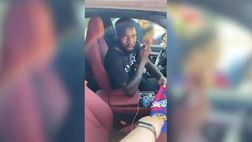 Umtiti, un bambino bussa al finestrino e lui perde la pazienza / Video
