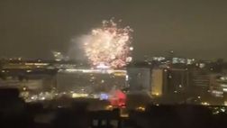 Notte di coprifuoco e fuochi d’artificio: così i tifosi PSG accolgono il Barcellona…