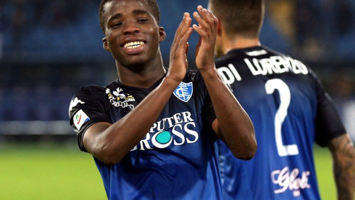 EMPOLI, ITALY - NOVEMBER 11: Hamed Junior Traore' of Empoli Fc greets fans during the Serie A match between Empoli and Udinese at Stadio Carlo Castellani on November 11, 2018 in Empoli, Italy. (Photo by Gabriele Maltinti/Getty Images) Nuovi titolari: sette idee low cost per l’asta di riparazione al fantacalcio- immagine 1