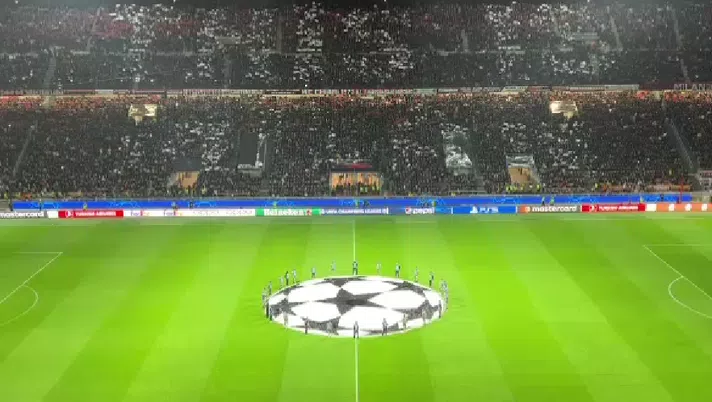 FOTO Lo stratagemma degli ultras milanisti per ripetere un vecchio slogan razzista! - immagine 1