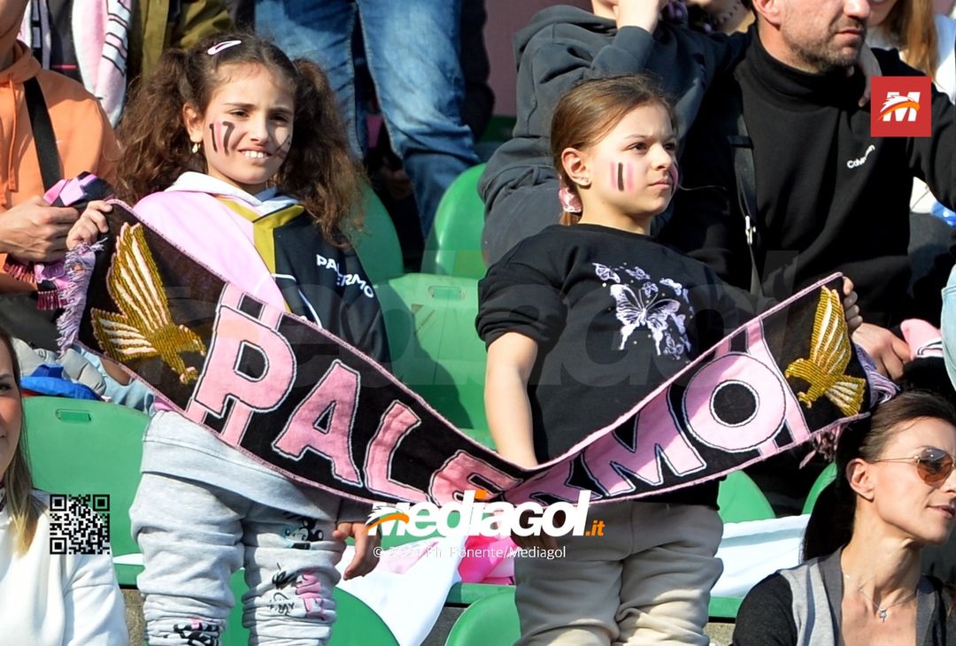 FOTOTIFO Palermo-Como 3-0, gli scatti ai tifosi al “Renzo Barbera” (GALLERY) - immagine 90