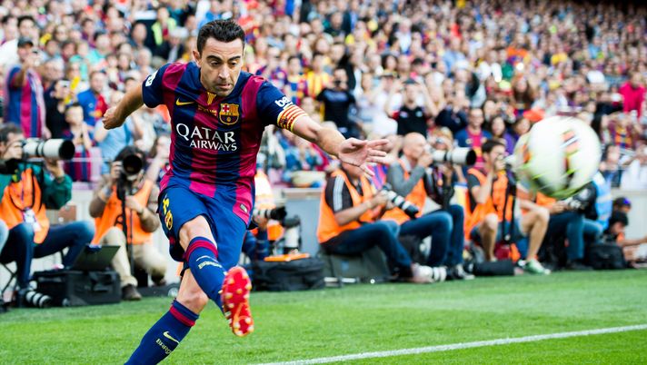 BARCELONA, SPAIN - MAY 23: Xavi Hernandez of FC Barcelona kicks a corner during the La Liga match between FC Barcelona and RC Deportivo La Coruna at Camp Nou on May 23, 2015 in Barcelona, Spain. (Photo by Alex Caparros/Getty Images) 