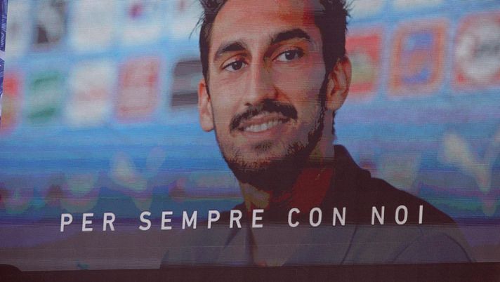 CAGLIARI, ITALY - JANUARY 23: A memory of Davide Astori during the Serie A match between Cagliari Calcio and ACF Fiorentina at Sardegna Arena on January 23, 2022 in Cagliari, Italy. (Photo by Enrico Locci/Getty Images) Fondazione Astori, raccolta benefica al Franchi prima di Fiorentina-Milan - immagine 1
