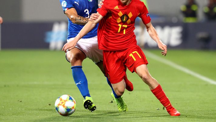 REGGIO NELL'EMILIA, ITALY - JUNE 22: Alexis Saelemaekers (R) of Belgium is challenged by Giuseppe Pezzella (L) of Italy during the 2019 UEFA U-21 Group A match between Belgium and Italy at Stadio Citta del Tricolore on June 22, 2019 in Reggio nell'Emilia, Italy. (Photo by Marco Luzzani/Getty Images) REGGIO NELL'EMILIA, ITALY - JUNE 22: Alexis Saelemaekers (R) of Belgium is challenged by Giuseppe Pezzella (L) of Italy during the 2019 UEFA U-21 Group A match between Belgium and Italy at Stadio Citta del Tricolore on June 22, 2019 in Reggio nell'Emilia, Italy. (Photo by Marco Luzzani/Getty Images)