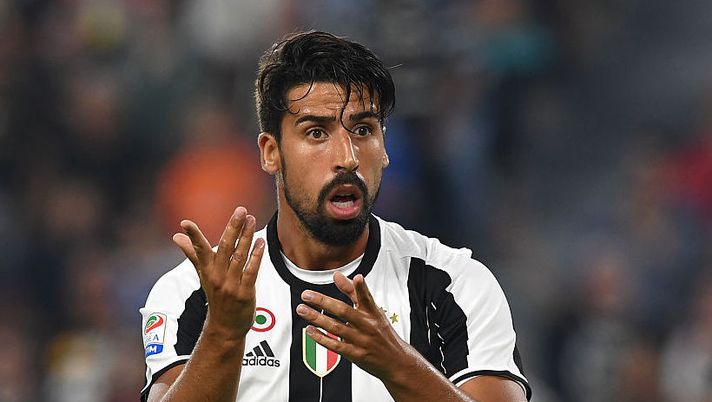 TURIN, ITALY - AUGUST 20:  Sami Khedira of Juventus FC reacts during the Serie A match between Juventus FC and ACF Fiorentina at Juventus Arena on August 20, 2016 in Turin, Italy.  (Photo by Valerio Pennicino/Getty Images)  Juve, infortunio al flessore per Khedira: fuori in Champions, può saltare la Roma - immagine 1