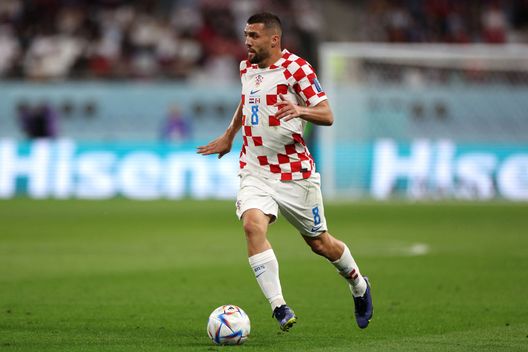 DOHA, QATAR - NOVEMBER 27: Mateo Kovacic of Croatia in action during the FIFA World Cup Qatar 2022 Group F match between Croatia and Canada at Khalifa International Stadium on November 27, 2022 in Doha, Qatar. (Photo by Dean Mouhtaropoulos/Getty Images) Kovacic e la rottura con Zidane: “Avrebbe dovuto farmi giocare nella finale di Kiev”- immagine 2