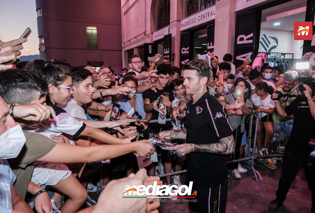 FOTO RITIRO PALERMO, Brunori e l’incontro con i tifosi al Barbera (Gallery) - immagine 44