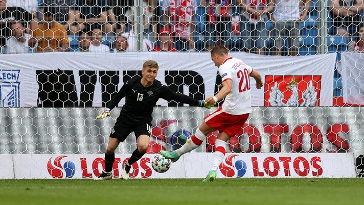 POZNAN, POLAND - JUNE 08: Runar Alex Runarsson of Iceland fails to save a shot from Piotr Zielinski of Poland who scores his teams first goal during the international friendly match between Poland and Iceland at Stadion Poznan on June 08, 2021 in Poznan, Poland. (Photo by Boris Streubel/Getty Images) POZNAN, POLAND - JUNE 08: Runar Alex Runarsson of Iceland fails to save a shot from Piotr Zielinski of Poland who scores his teams first goal during the international friendly match between Poland and Iceland at Stadion Poznan on June 08, 2021 in Poznan, Poland. (Photo by Boris Streubel/Getty Images)