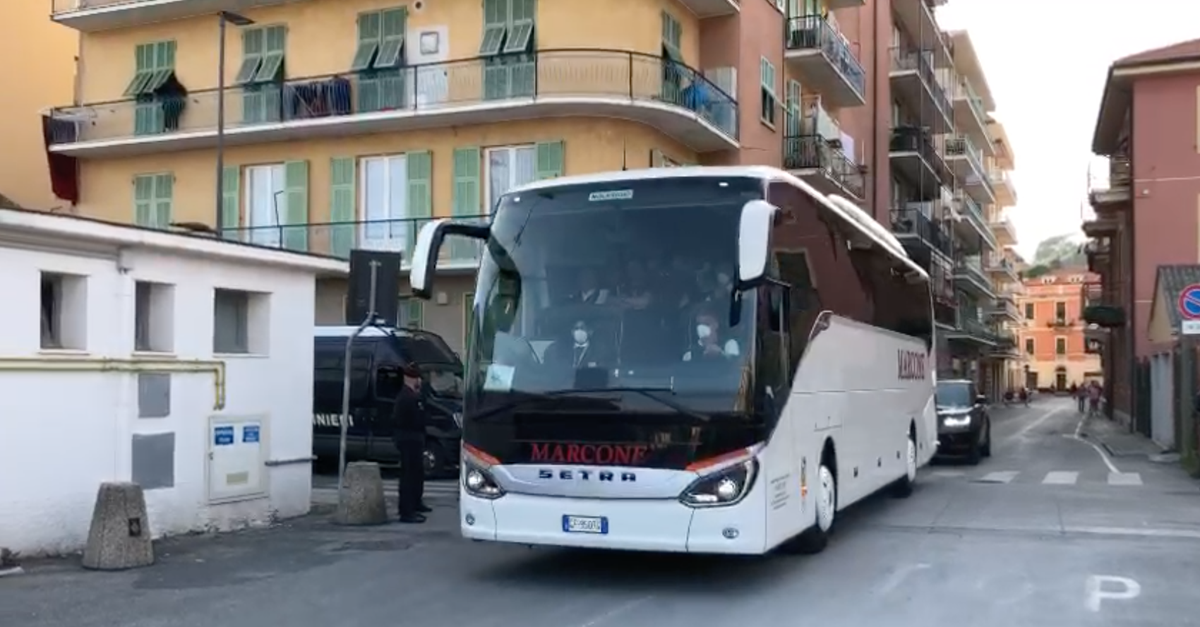 VIDEO Virtus Entella Palermo: l’arrivo del pullman rosanero al “Comunale” di Chiavari