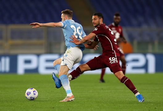 ROME, ITALY - MAY 18: Manuel Lazzari of S.S. Lazio battles for possession with Rolando Mandragora of Torino FC during the Serie A match between SS Lazio and Torino FC at Stadio Olimpico on May 18, 2021 in Rome, Italy. Sporting stadiums around Italy remain under strict restrictions due to the Coronavirus Pandemic as Government social distancing laws prohibit fans inside venues resulting in games being played behind closed doors. (Photo by Paolo Bruno/Getty Images) ROME, ITALY - MAY 18: Manuel Lazzari of S.S. Lazio battles for possession with Rolando Mandragora of Torino FC during the Serie A match between SS Lazio and Torino FC at Stadio Olimpico on May 18, 2021 in Rome, Italy. Sporting stadiums around Italy remain under strict restrictions due to the Coronavirus Pandemic as Government social distancing laws prohibit fans inside venues resulting in games being played behind closed doors. (Photo by Paolo Bruno/Getty Images)