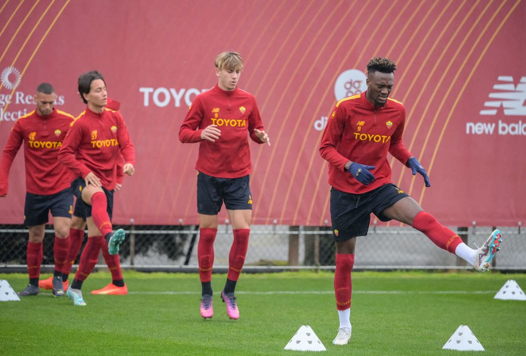 La Roma torna ad allenarsi dopo la sconfitta nel derby – FOTO GALLERY - immagine 4