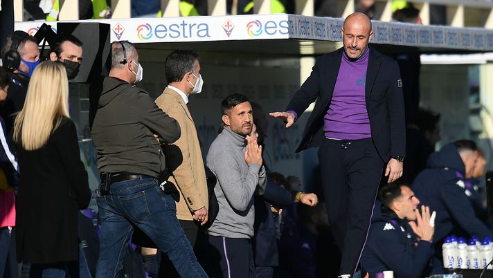 FLORENCE, ITALY - DECEMBER 19: Vincenzo Italiano head coach of ACF Fiorentina reacts during the Serie A match between ACF Fiorentina and US Sassuolo at Stadio Artemio Franchi on December 19, 2021 in Florence, Italy. (Photo by Alessandro Sabattini/Getty Images) Avv. Chiacchio rivela: “Fiorentina non si è costituita contro l’Udinese” - immagine 1