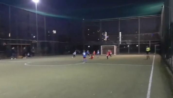 Testata "fantasma" all'arbitro sui campi di calcio a 5 romani Testata "fantasma" all'arbitro sui campi di calcio a 5 romani