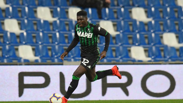 REGGIO NELL'EMILIA, ITALY - APRIL 04:  Alfred Duncan of Sassuolo in action during the Serie A match between US Sassuolo and Chievo at Mapei Stadium - Citta' del Tricolore on April 4, 2019 in Reggio nell'Emilia, Italy.  (Photo by Alessandro Sabattini/Getty Images) 