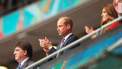 VIDEO Inghilterra, pubblico “reale” a Wembley: William e Kate cantano l’inno
