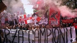 Milan, ecco il nuovo coro della Curva Sud che sfotte l’Inter | VIDEO