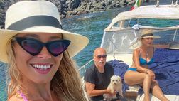 Diletta Leotta in Sicilia con mamma e papà. Il bikini della conduttrice è da urlo