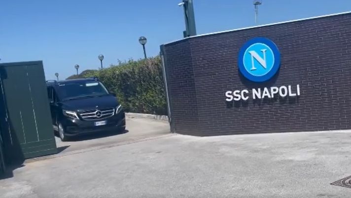 VIDEO De Laurentiis ha lasciato Castel Volturno: lungo colloquio con Spalletti - immagine 1