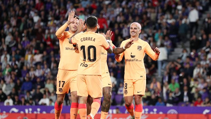 VALLADOLID, SPAIN - APRIL 30: Antoine Griezmann of Atletico Madrid celebrates their side's fourth goal, an own goal by Joaquin of Real Valladolid CF (not pictured) with Saul Niguez and Angel Correa during the LaLiga Santander match between Real Valladolid CF and Atletico de Madrid at Estadio Municipal Jose Zorrilla on April 30, 2023 in Valladolid, Spain. (Photo by Gonzalo Arroyo Moreno/Getty Images) Altetico Madrid-Real Sociedad, formazioni ufficiali: Simeone sfida Alguacil. Ok Saul - immagine 1