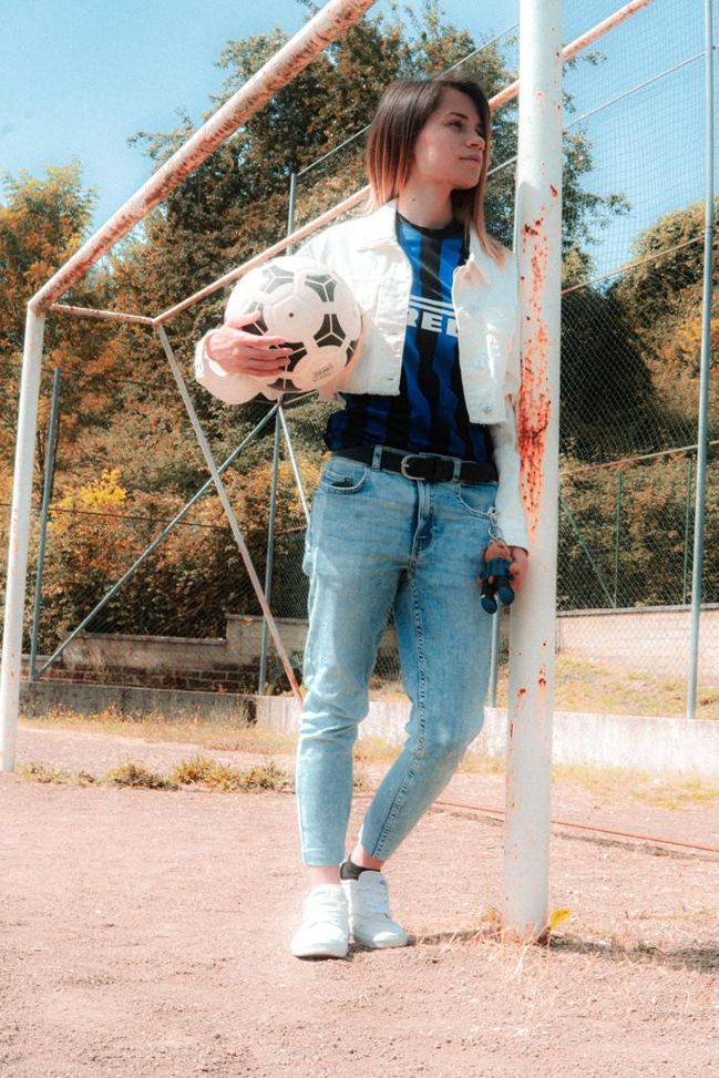 Calciatrice e artista, ecco “Calamita”: la nuova creatura di Vi Skin- immagine 2