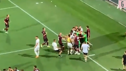 VIDEO Salernitana-Adana Demirspor: rissa in campo, interviene la Digos