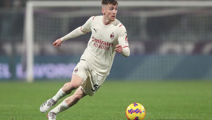 FLORENCE, ITALY - NOVEMBER 20: Alexis saelemaekers of AC Milan in action during the Serie A match between ACF Fiorentina and AC Milan at Stadio Artemio Franchi on November 20, 2021 in Florence, Italy. (Photo by Gabriele Maltinti/Getty Images)