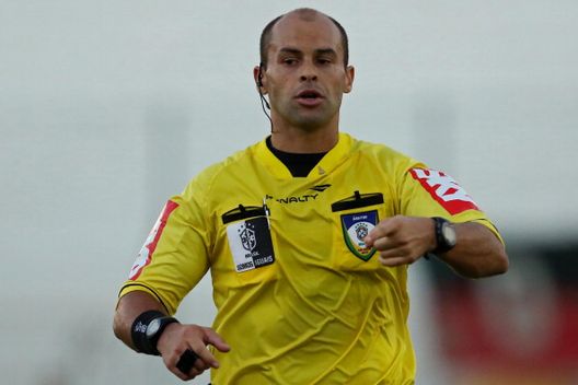 L'arbitro Grazianni Maciel Rocha (Photo by Heuler Andrey/Getty Images) “Arbitro, tu sei sporco”: Felipe Melo espulso al derby Fla-Flu dopo 1 minuto di gioco…- immagine 2