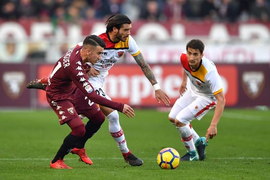 TURIN, ITALY - JANUARY 28: Alejandro Berenguer (L) of Torino FC competes with Lorenzo Venuti of Benevento Calcio during the Serie A match between Torino FC and Benevento Calcio at Stadio Olimpico di Torino on January 28, 2018 in Turin, Italy. (Photo by Valerio Pennicino/Getty Images) TURIN, ITALY - JANUARY 28: Alejandro Berenguer (L) of Torino FC competes with Lorenzo Venuti of Benevento Calcio during the Serie A match between Torino FC and Benevento Calcio at Stadio Olimpico di Torino on January 28, 2018 in Turin, Italy. (Photo by Valerio Pennicino/Getty Images)