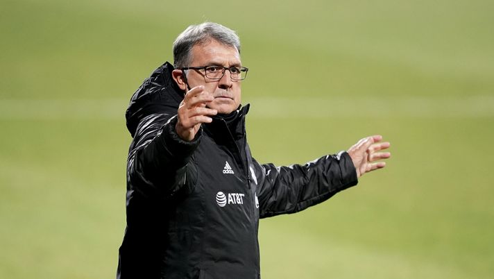 WIENER NEUSTADT, AUSTRIA - MARCH 30: Gerardo Martino, Head Coach of Mexico reacts during the International Friendly match between Costa Rica and Mexico at the Wiener Neustaedter Stadion on March 30, 2021 in Wiener Neustadt, Austria. Sporting stadiums around Austria remain under strict restrictions due to the Coronavirus Pandemic as Government social distancing laws prohibit fans inside venues resulting in games being played behind closed doors. (Photo by Christian Hofer/Getty Images) Messico, il CT carica Lozano e compagni: “L’esordio segnerà subito il nostro cammino” - immagine 1