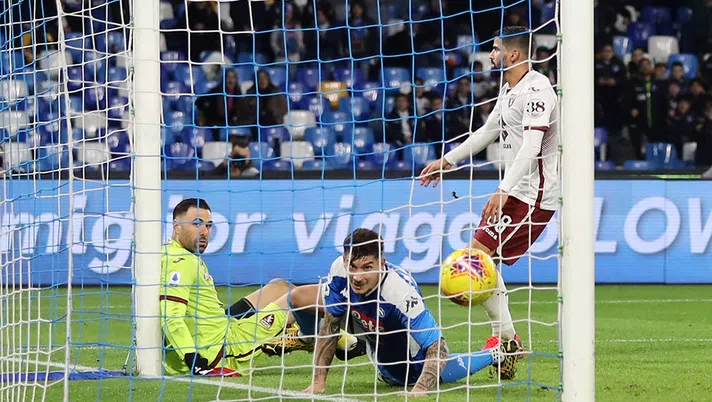 NAPLES, ITALY - FEBRUARY 29: Giovanni Di Lorenzo of SSC Napoli scores the 2-0 goal during the Serie A match between SSC Napoli and  Torino FC at Stadio San Paolo on February 29, 2020 in Naples, Italy. (Photo by Francesco Pecoraro/Getty Images)